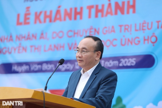 Dantri hands over seven houses to underprivileged families in Lao Cai - 3