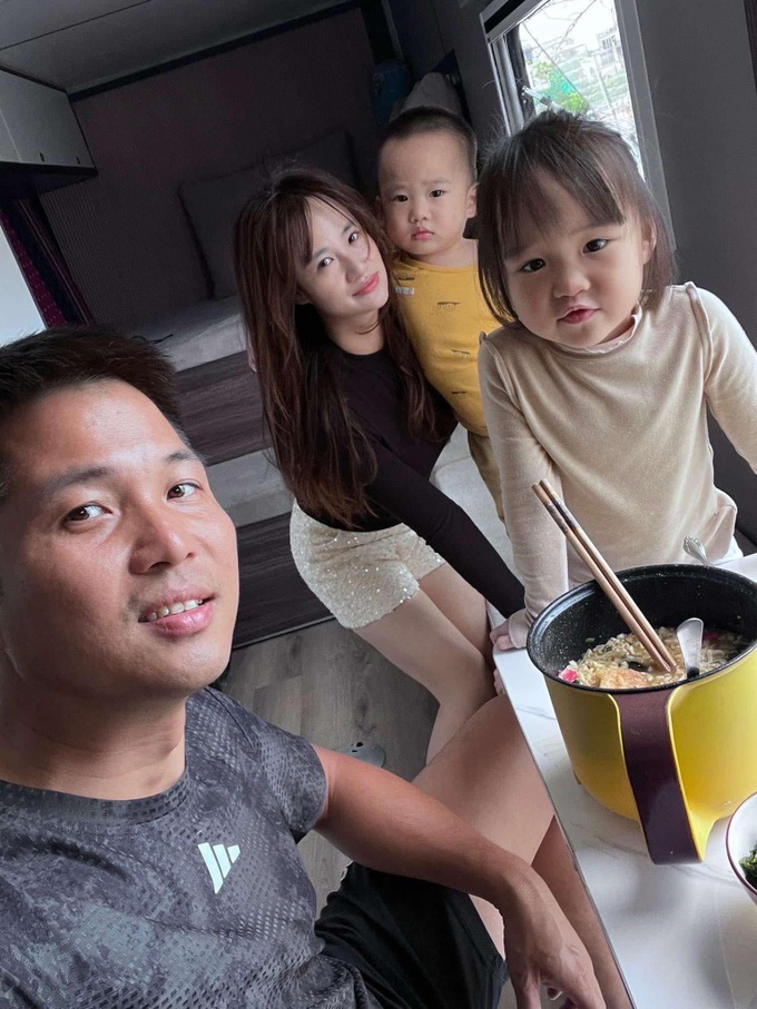 Hanoi man converts truck into mobile home for family adventures - 2