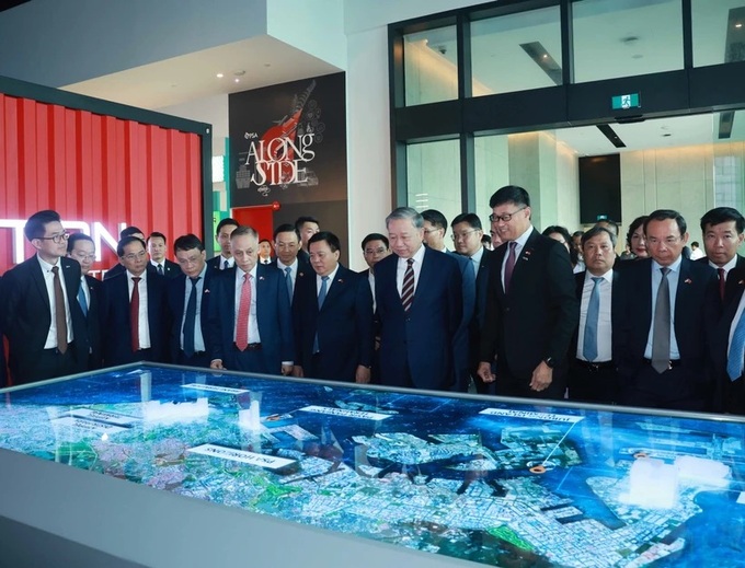 Party chief visits Singapore’s Pasir Panjang Container Terminal - 1