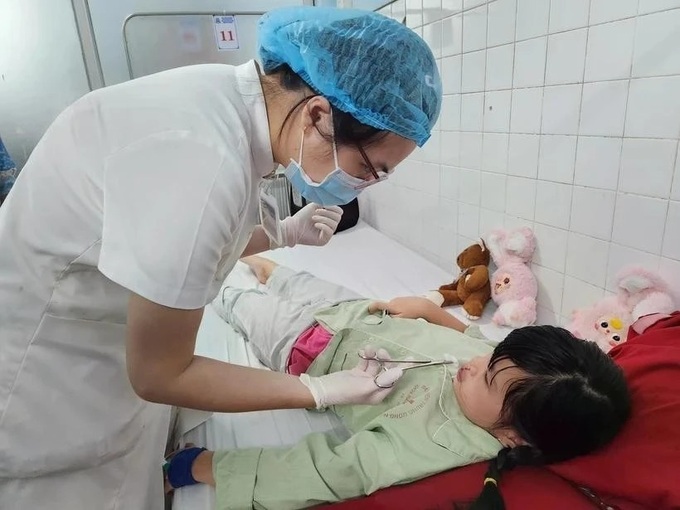 Hundreds of children with birth defects receive free surgeries in Hue - 1