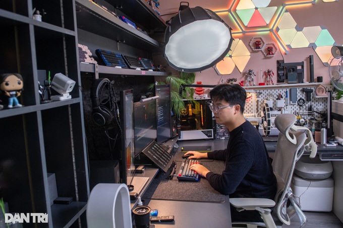 Creative workspace setup helps Hanoi man boost work efficiency - 2