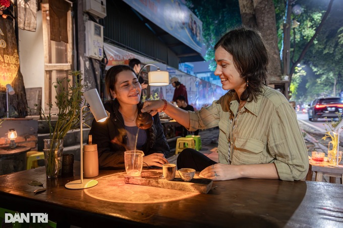 Hanoi's street-side vegetarian eatery captivates diners - 11