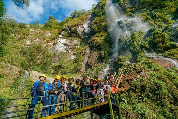 Lao Cai waterfall captivates visitors - 2