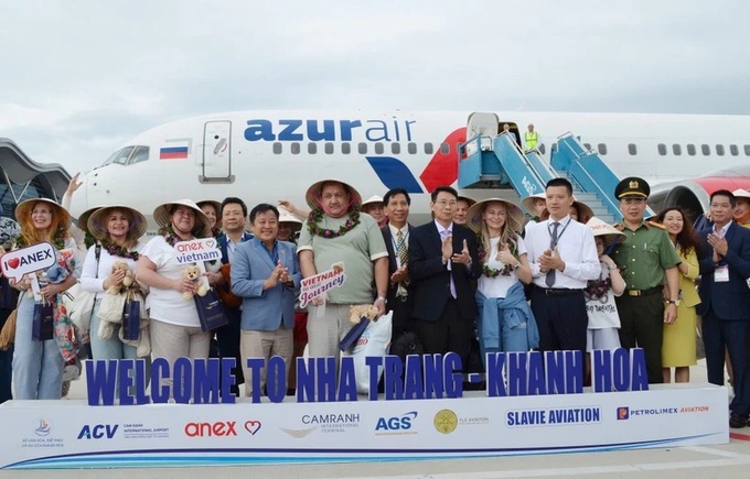 Charter flight brings Russian tourists to Nha Trang - 1