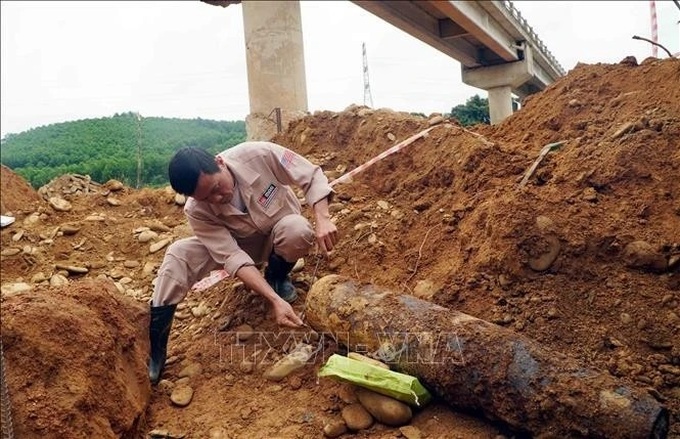 Wartime bombs safely handled in Quang Binh, Nghe An provinces - 1