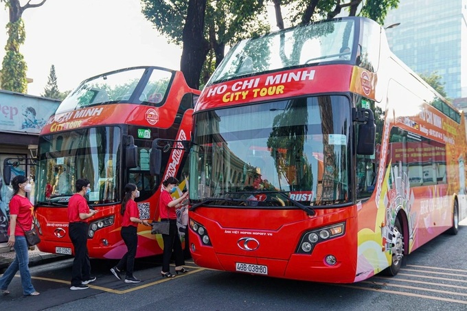 Open-top bus link to Tan Son Nhat Airport proposed - 1