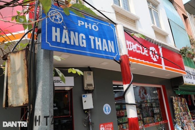 Many Hanoi households offer free toilets for tourists - 2