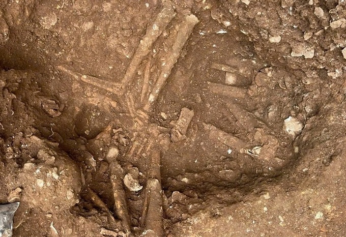 Prehistoric human remains unearthed in central Vietnam - 1 Prehistoric human remains unearthed in central Vietnam - 1
