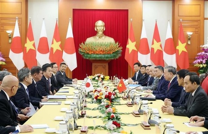 Party chief receives Japanese PM in Hanoi - 2 Party chief receives Japanese PM in Hanoi - 2