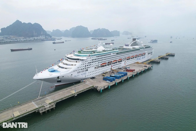 Japan's peace boat arrives at Ha Long Port on April 30 - 1 Japan's peace boat arrives at Ha Long Port on April 30 - 1