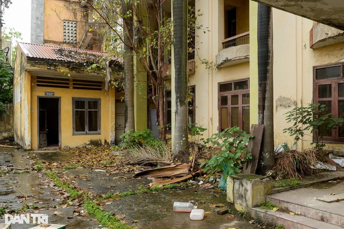 Many headquarters in Hanoi left abandoned for years - 3 Many headquarters in Hanoi left abandoned for years - 3