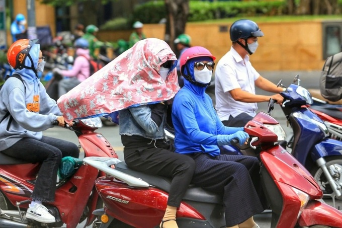 Heatwave begins to bake Northern and Central Vietnam - 1 Heatwave begins to bake Northern and Central Vietnam - 1