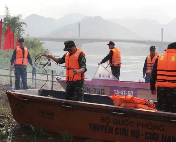 Waterway traffic suspended on Da River during bomb and mine clearance - 1 Waterway traffic suspended on Da River during bomb and mine clearance - 1