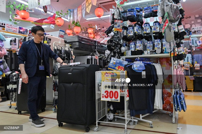 'Treasure hunt': tourists boost sales at Japan's Don Quijote stores - 1 'Treasure hunt': tourists boost sales at Japan's Don Quijote stores - 1