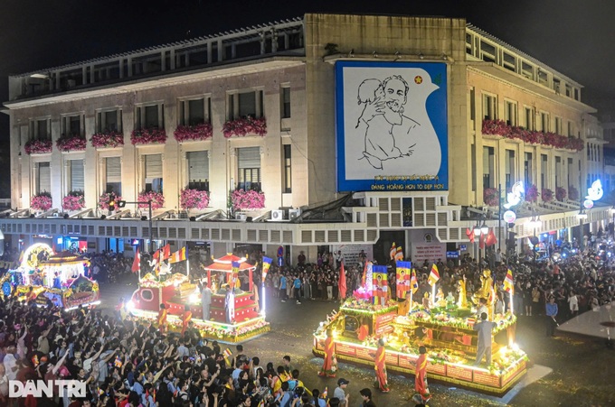 Thousands join procession of Buddha’s relics in Hanoi - 6 Thousands join procession of Buddha’s relics in Hanoi - 6