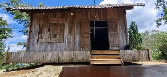 Dak Lak man builds rotating wooden house to withstand harsh weather - 1 Dak Lak man builds rotating wooden house to withstand harsh weather - 1
