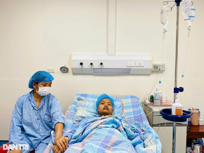 Teenage leukaemia patient receives nearly VND600 million in donations - 2 Teenage leukaemia patient receives nearly VND600 million in donations - 2