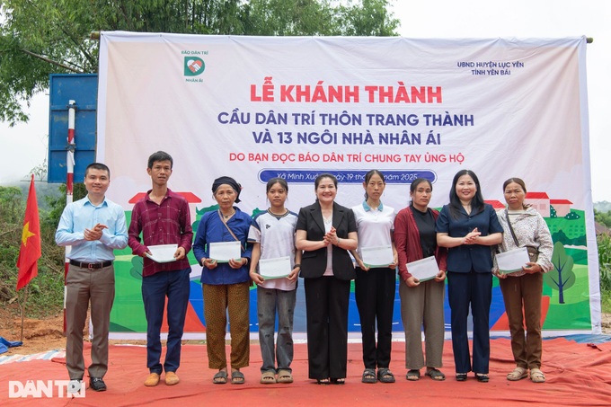 Thirteen new homes inaugurated for disadvantaged families in Yen Bai - 8 Thirteen new homes inaugurated for disadvantaged families in Yen Bai - 8