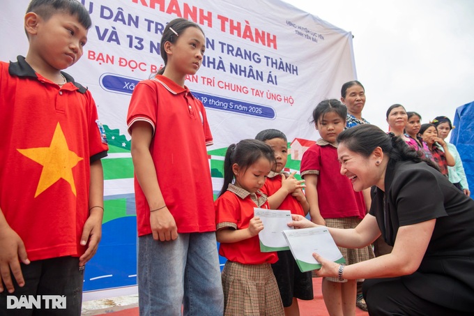Thirteen new homes inaugurated for disadvantaged families in Yen Bai - 9 Thirteen new homes inaugurated for disadvantaged families in Yen Bai - 9