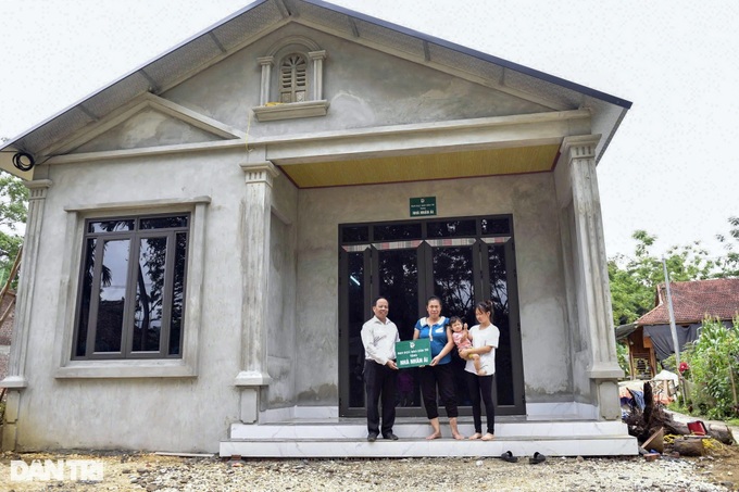 Thirteen new homes inaugurated for disadvantaged families in Yen Bai - 5 Thirteen new homes inaugurated for disadvantaged families in Yen Bai - 5