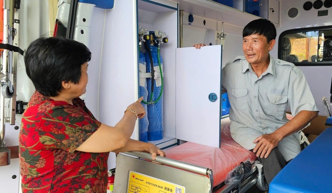Lam Dong couple provides free ambulance services for the sick - 2 Lam Dong couple provides free ambulance services for the sick - 2