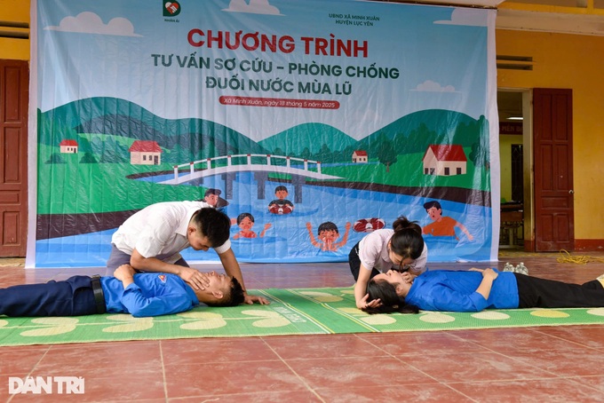 First aid and drowning prevention workshop held for 400 students in Yen Bai - 3 First aid and drowning prevention workshop held for 400 students in Yen Bai - 3