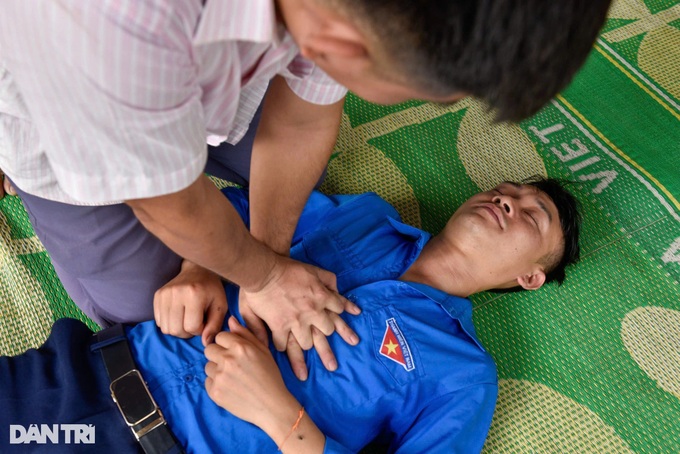 First aid and drowning prevention workshop held for 400 students in Yen Bai - 4 First aid and drowning prevention workshop held for 400 students in Yen Bai - 4