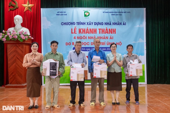 Dantri inaugurates four houses for disadvantaged families in Lao Cai - 6 Dantri inaugurates four houses for disadvantaged families in Lao Cai - 6