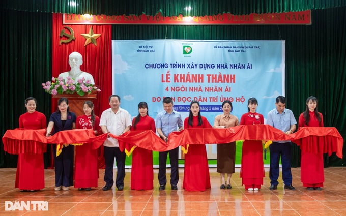Dantri inaugurates four houses for disadvantaged families in Lao Cai - 1 Dantri inaugurates four houses for disadvantaged families in Lao Cai - 1