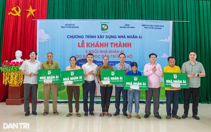 Dantri inaugurates five houses for disadvantaged families in Tuyen Quang - 6 Dantri inaugurates five houses for disadvantaged families in Tuyen Quang - 6