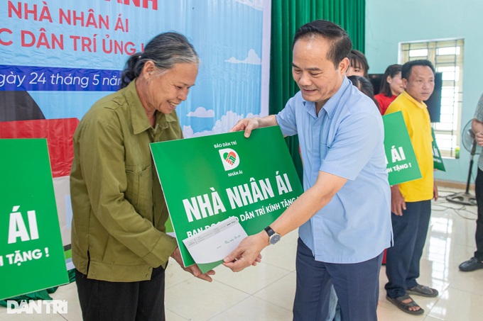 Dantri inaugurates five houses for disadvantaged families in Tuyen Quang - 3 Dantri inaugurates five houses for disadvantaged families in Tuyen Quang - 3