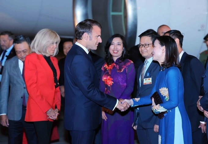 French President starts state visit to Vietnam - 1 French President starts state visit to Vietnam - 1