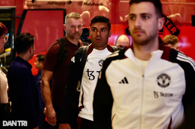Hundreds of fans welcome Manchester United to Malaysia ahead of friendly - 3