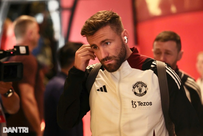 Hundreds of fans welcome Manchester United to Malaysia ahead of friendly - 5