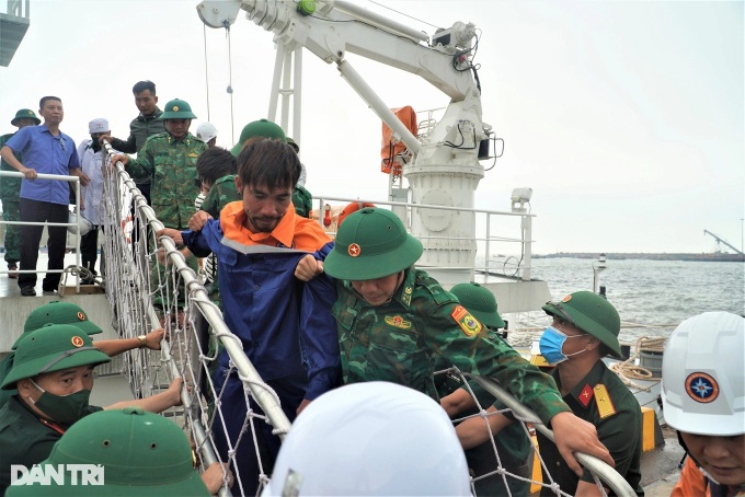 30-tonne diesel spill threatens Ha Tinh waters - 1 30-tonne diesel spill threatens Ha Tinh waters - 1