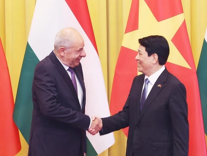 Vietnam treasures ties with Hungary: State President - 1 Vietnam treasures ties with Hungary: State President - 1