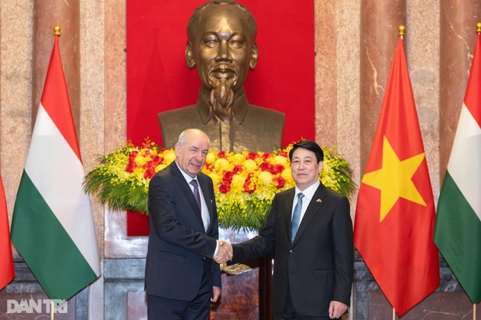 Hungarian president welcomed to Vietnam - 6 Hungarian president welcomed to Vietnam - 6