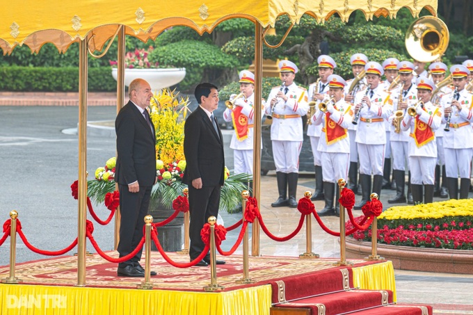 Hungarian president welcomed to Vietnam - 3 Hungarian president welcomed to Vietnam - 3