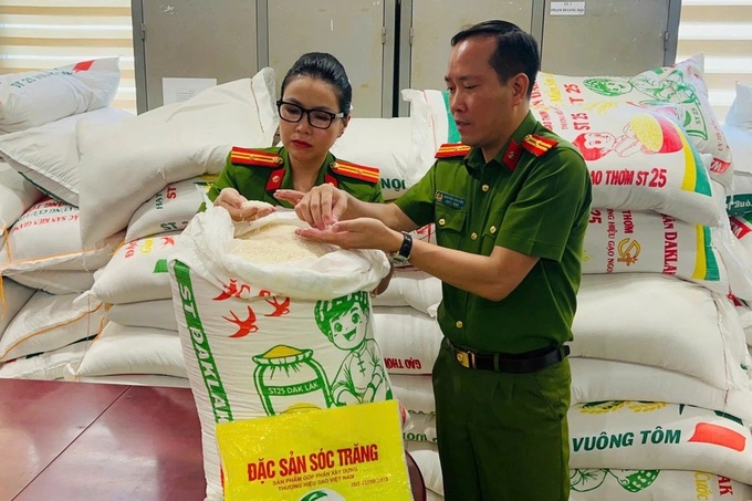 Two Hanoi shop owners prosecuted for selling fake rice - 2 Two Hanoi shop owners prosecuted for selling fake rice - 2