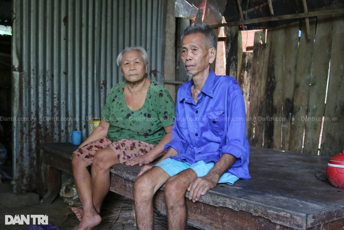 Elderly Long An couple seeks help to care for mentally ill daughter - 2 Elderly Long An couple seeks help to care for mentally ill daughter - 2