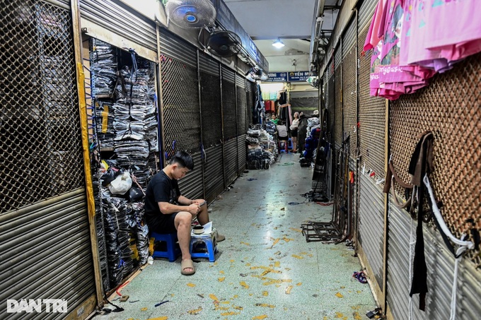 Hundreds of stalls at Hanoi's Dong Xuan Market closed for lack of customers - 2 Hundreds of stalls at Hanoi's Dong Xuan Market closed for lack of customers - 2