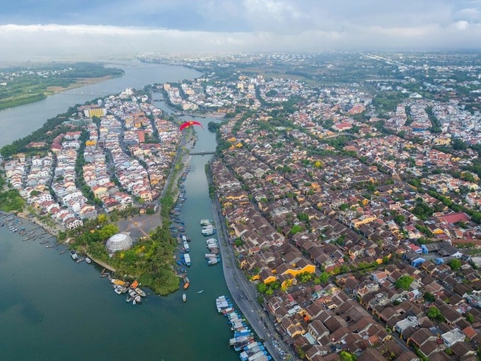 Hoi An launches first-ever paragliding tour over ancient town - 1 Hoi An launches first-ever paragliding tour over ancient town - 1