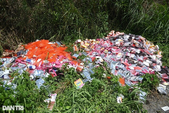 Tens of thousands of supplement boxes dumped in HCM City - 1 Tens of thousands of supplement boxes dumped in HCM City - 1
