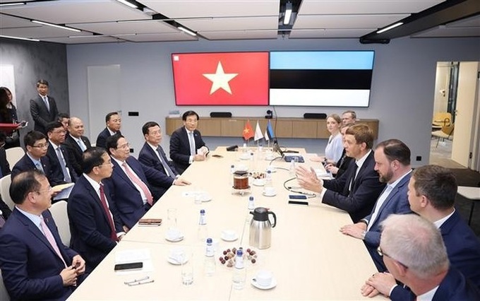 Prime Minister works with Estonian firms to accelerate projects in Vietnam - 3
