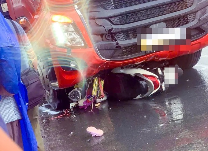 Mother and two children killed in Hau Giang traffic accident - 1