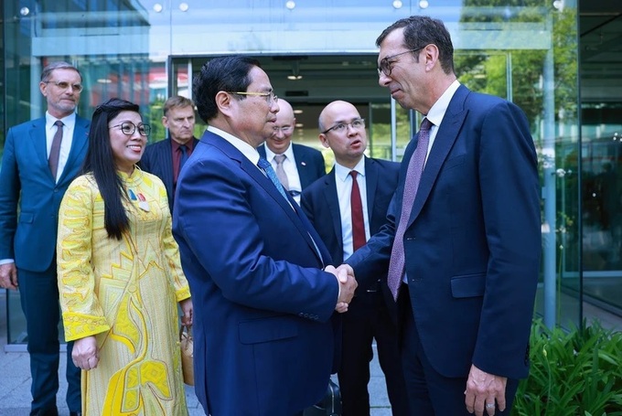 PM urges France to share expertise in railway development - 1