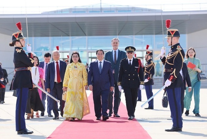 PM urges France to share expertise in railway development - 2