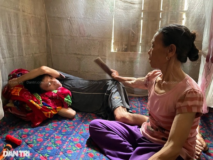 Elderly couple cares for disabled sons in Lang Son - 1 Elderly couple cares for disabled sons in Lang Son - 1