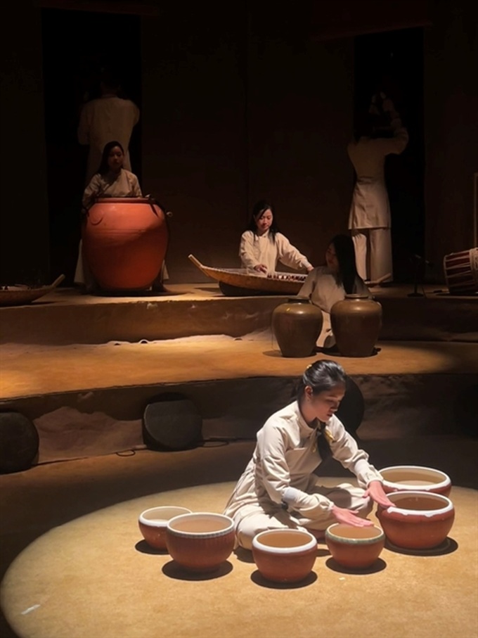 Gom Show blends ceramic heritage with contemporary Vietnamese sound - 3 Gom Show blends ceramic heritage with contemporary Vietnamese sound - 3