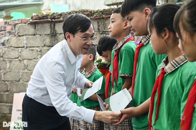 Dantri completes seven houses for low-income Phu Tho families - 6 Dantri completes seven houses for low-income Phu Tho families - 6